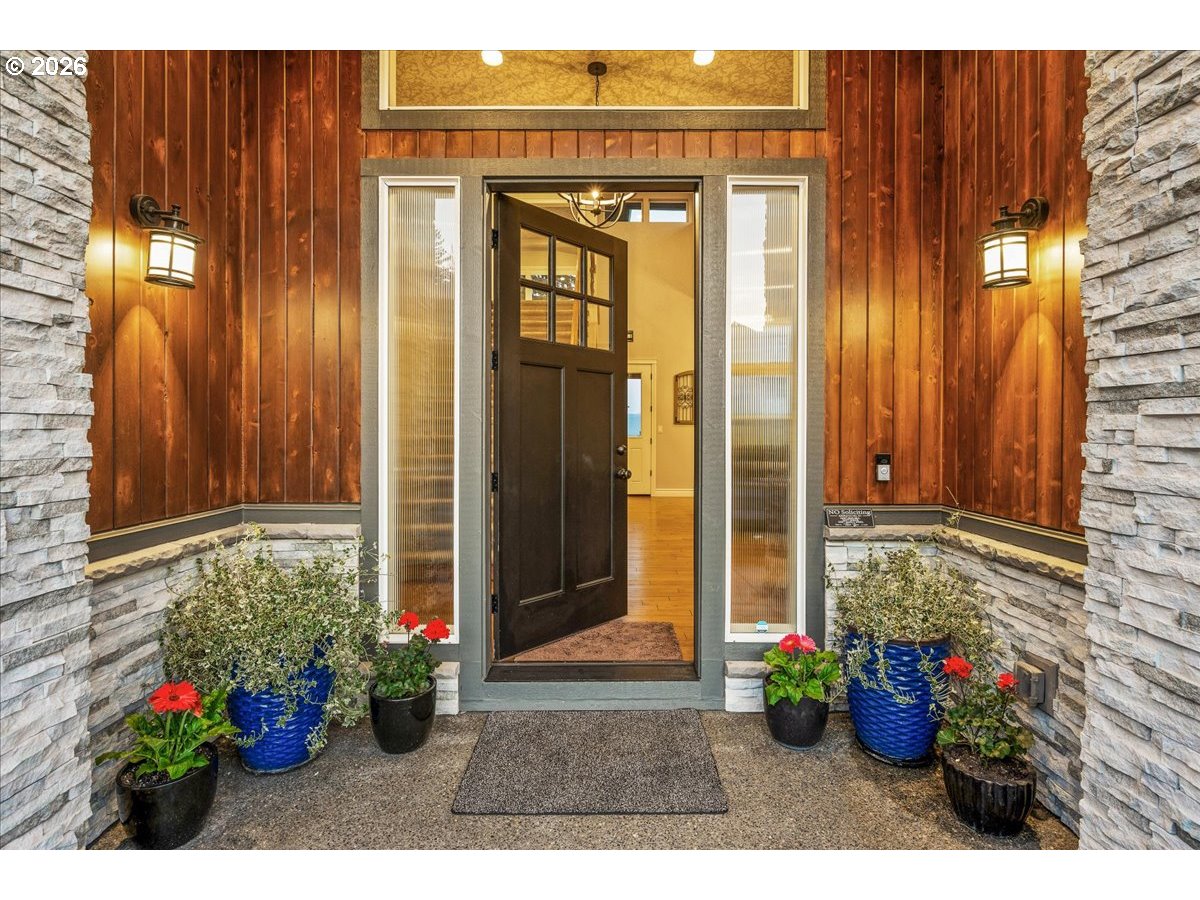 1852 N COLUMBIA RIDGE WAY