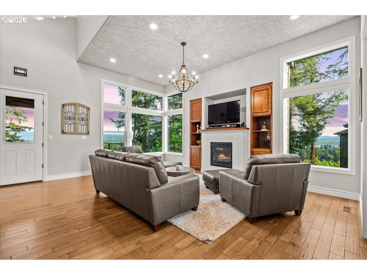 1852 N COLUMBIA RIDGE WAY