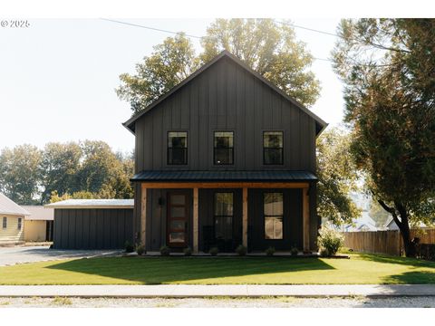 107 W JONES ST Yacolt WA 98675