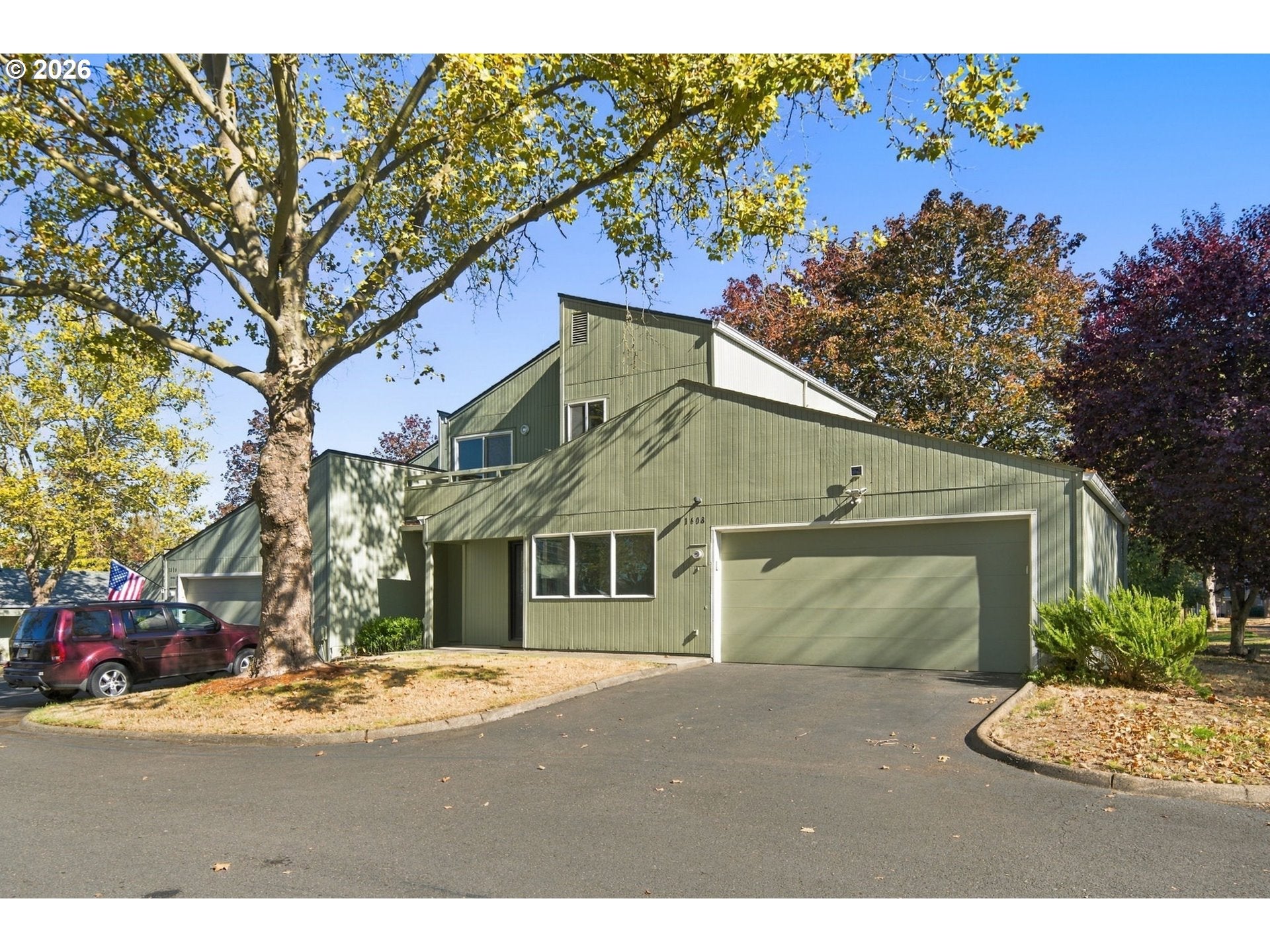 1608 NW ROLLING HILL DR