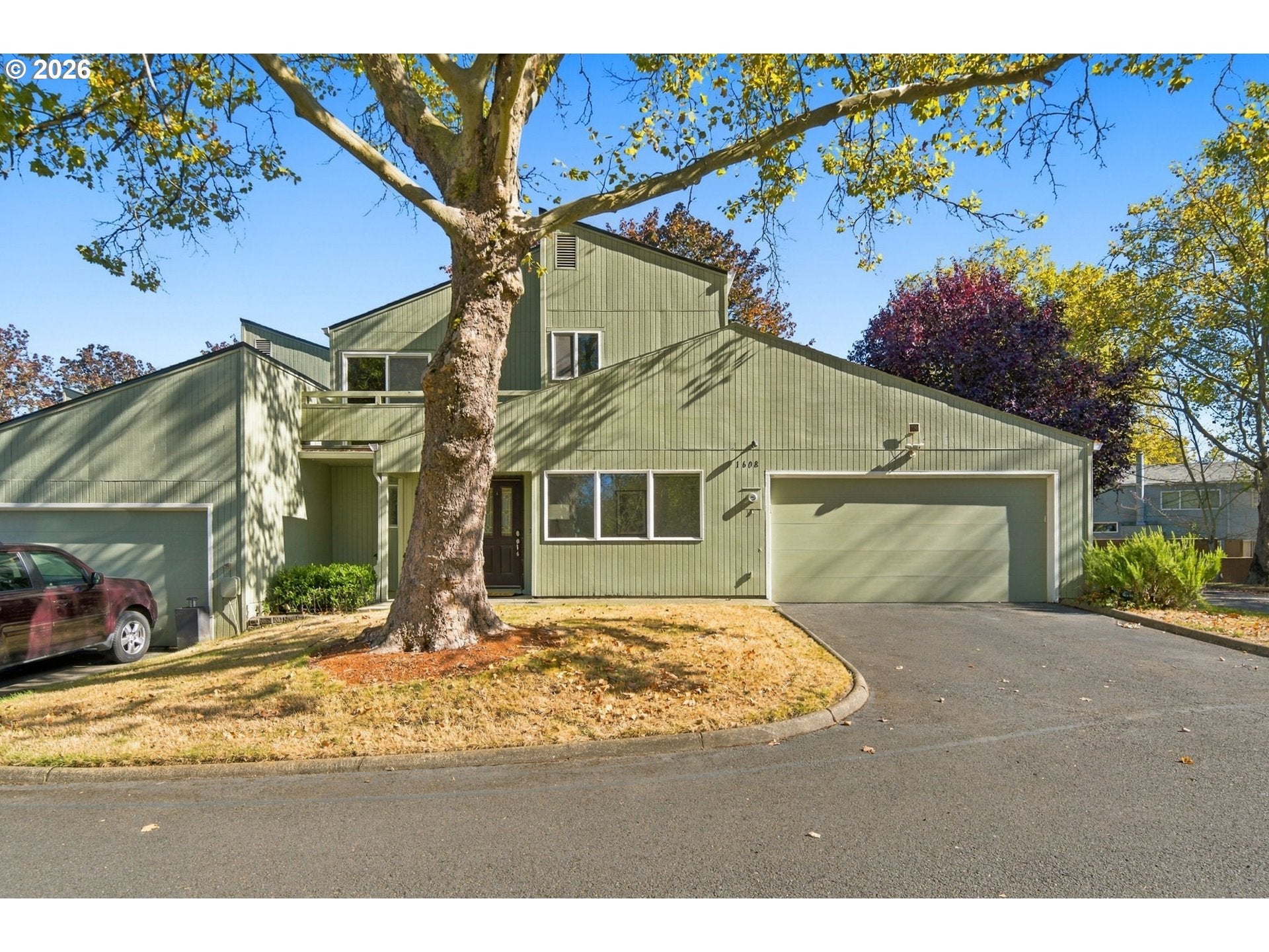 1608 NW ROLLING HILL DR