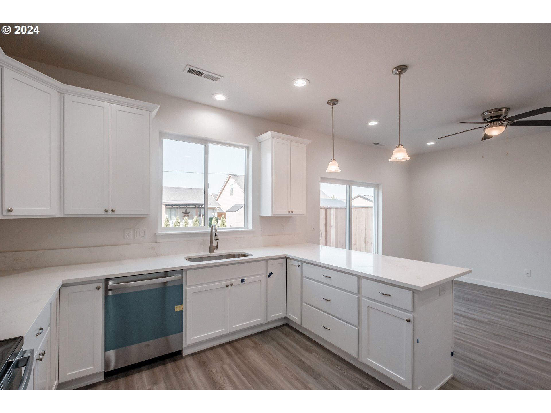 Lebanon, Oregon 97355, United States, 6 Bedrooms Bedrooms, ,3 BathroomsBathrooms,Residential,Active,58551