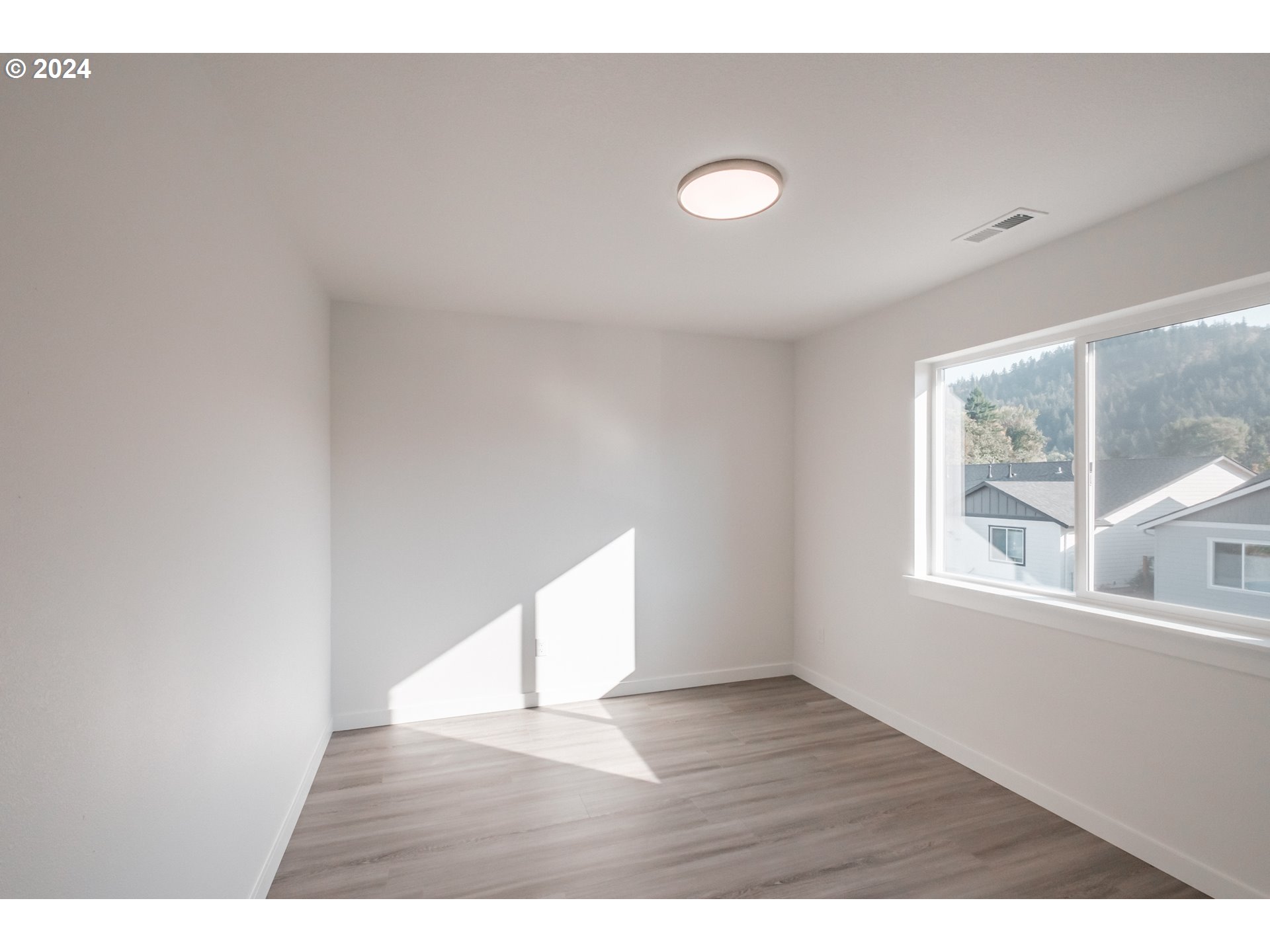 Lebanon, Oregon 97355, United States, 6 Bedrooms Bedrooms, ,3 BathroomsBathrooms,Residential,Active,58551