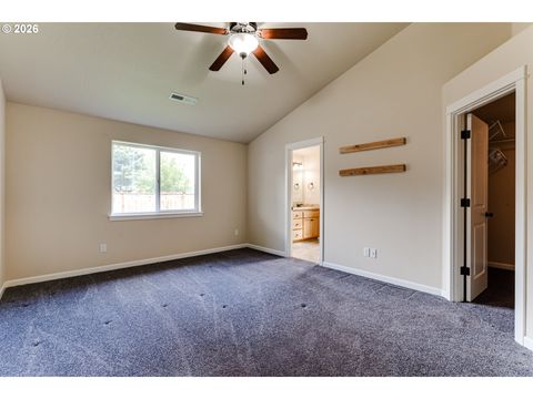 Tiny photo for 362 Camrin Loop, Creswell, OR 97426 (MLS # 549020635)