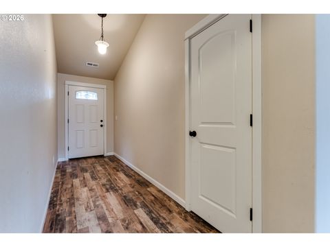 Tiny photo for 362 Camrin Loop, Creswell, OR 97426 (MLS # 549020635)