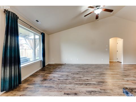 Tiny photo for 362 Camrin Loop, Creswell, OR 97426 (MLS # 549020635)