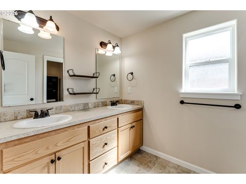 Tiny photo for 362 Camrin Loop, Creswell, OR 97426 (MLS # 549020635)