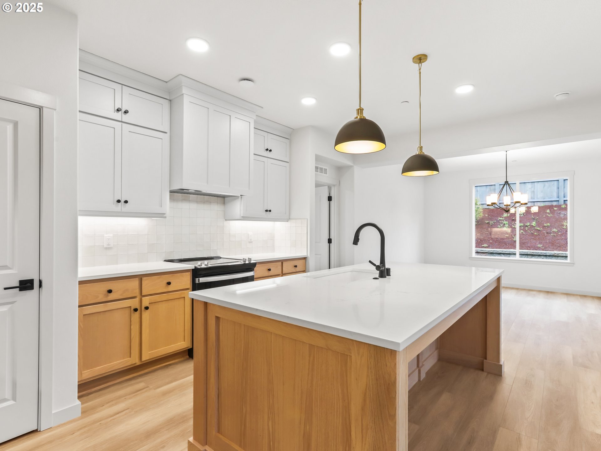 403 W 19TH ST
