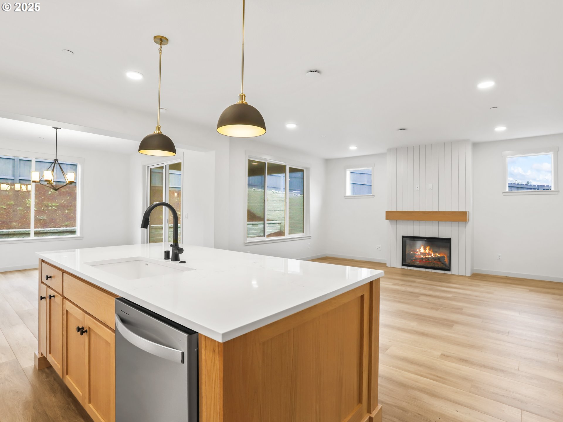 403 W 19TH ST