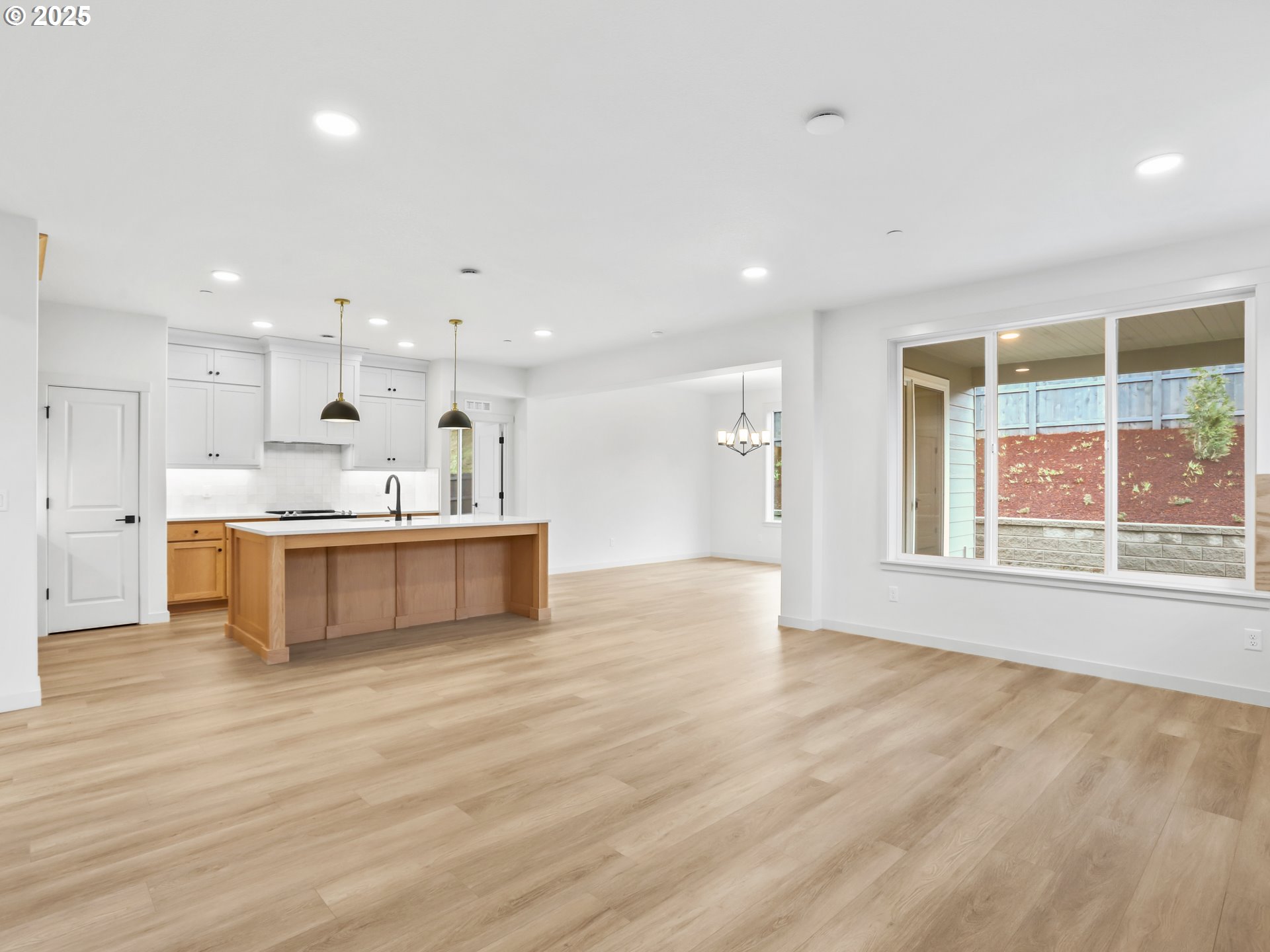 403 W 19TH ST