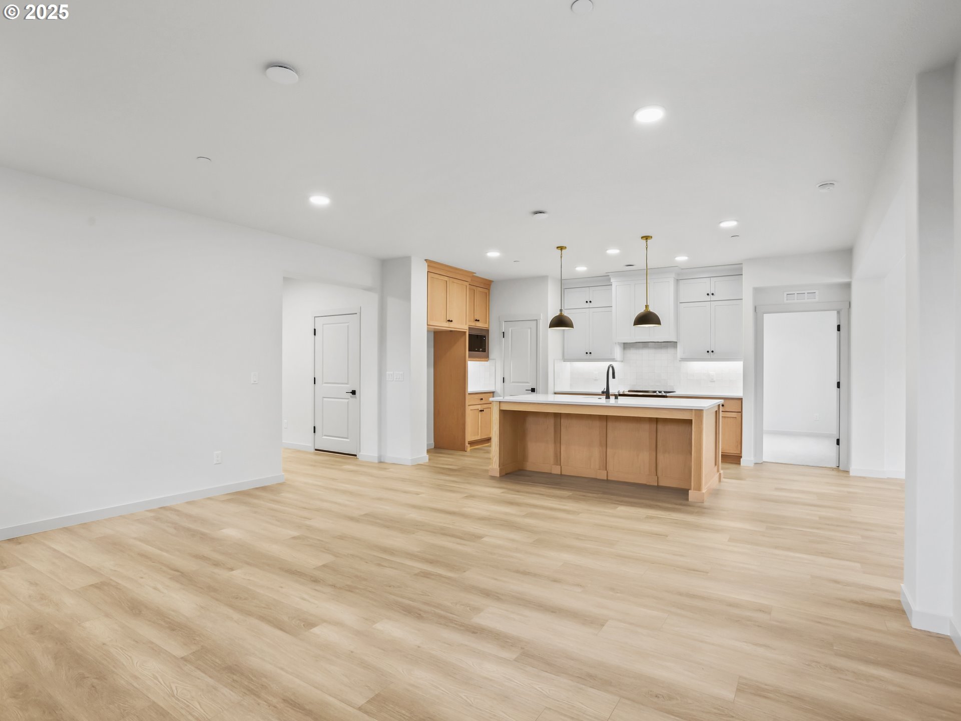 403 W 19TH ST
