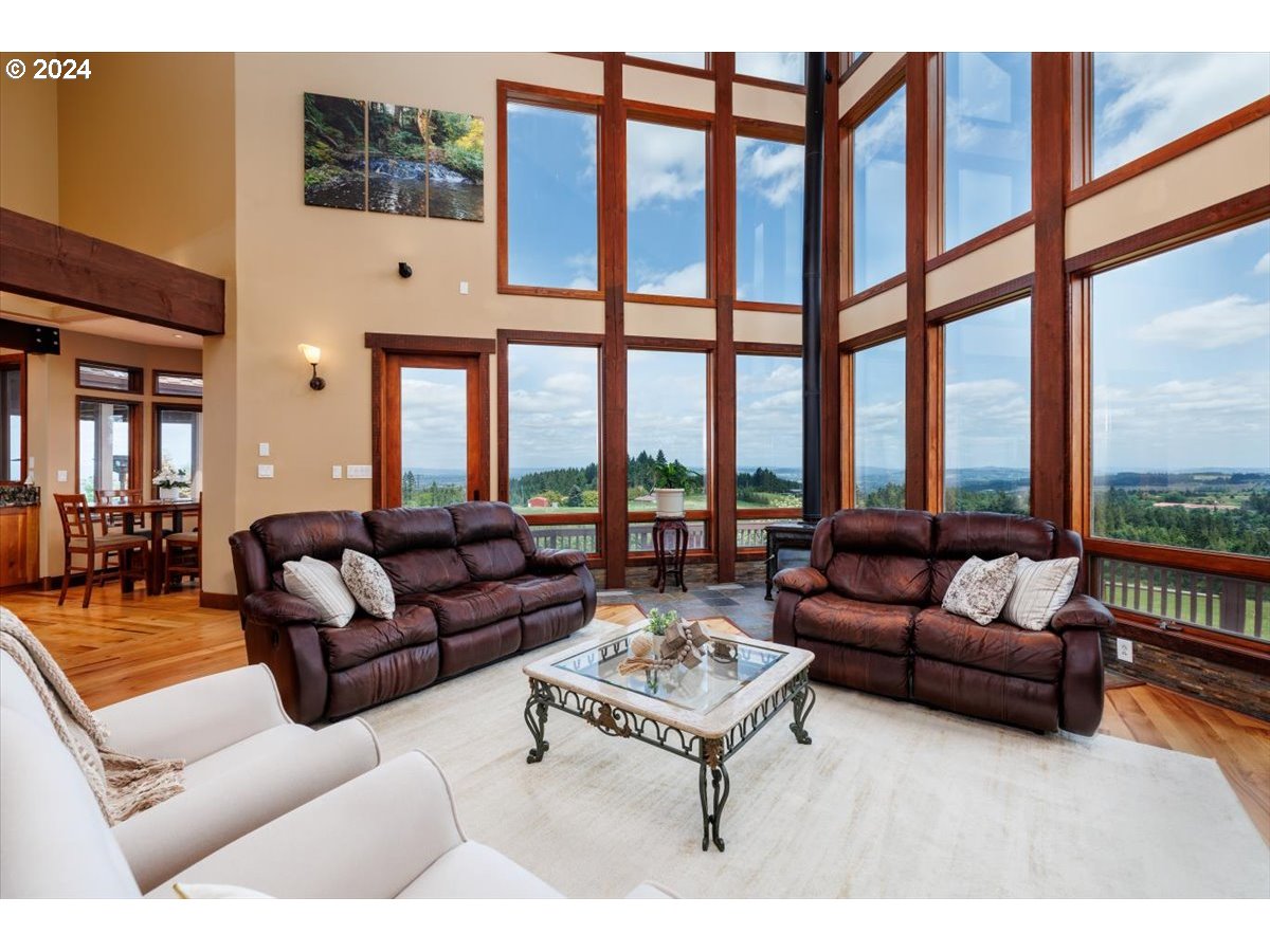 Newberg, Oregon 97132, United States, 4 Bedrooms Bedrooms, ,5 BathroomsBathrooms,Residential,Active,56980