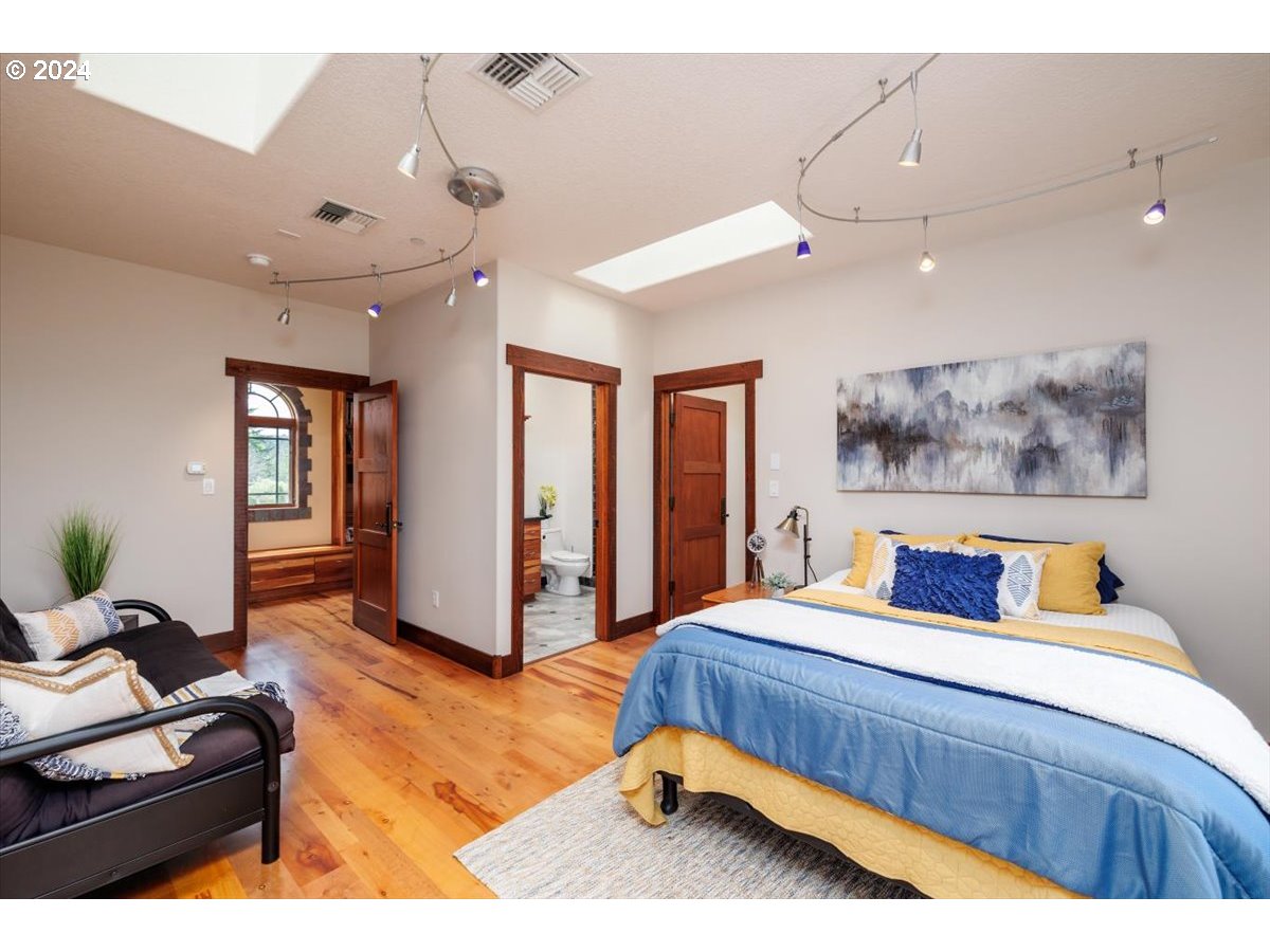 Newberg, Oregon 97132, United States, 4 Bedrooms Bedrooms, ,5 BathroomsBathrooms,Residential,Active,56980