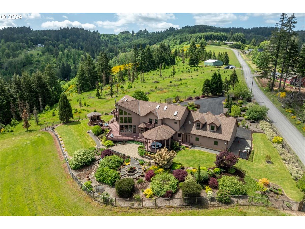 Newberg, Oregon 97132, United States, 4 Bedrooms Bedrooms, ,5 BathroomsBathrooms,Residential,Active,56980