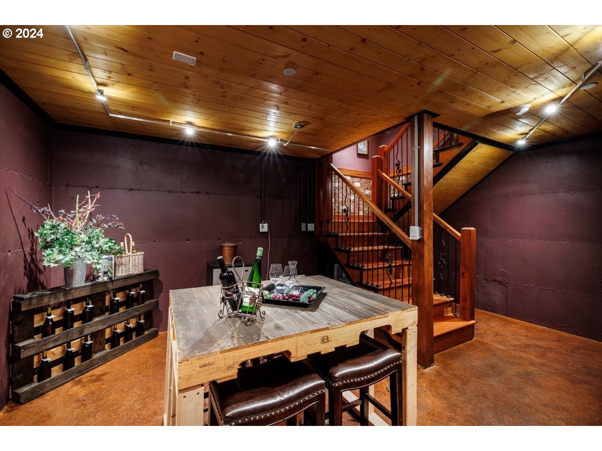 Newberg, Oregon 97132, United States, 4 Bedrooms Bedrooms, ,5 BathroomsBathrooms,Residential,Active,56980