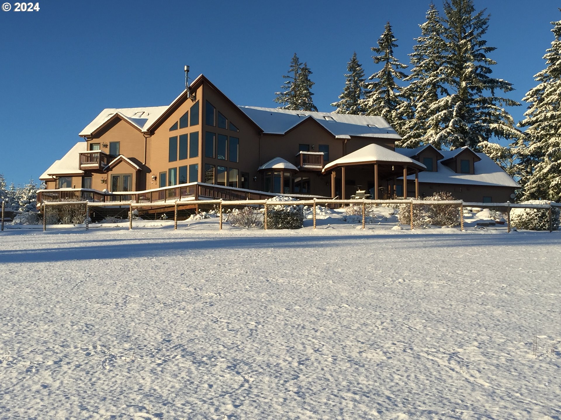 Newberg, Oregon 97132, United States, 4 Bedrooms Bedrooms, ,5 BathroomsBathrooms,Residential,Active,56980