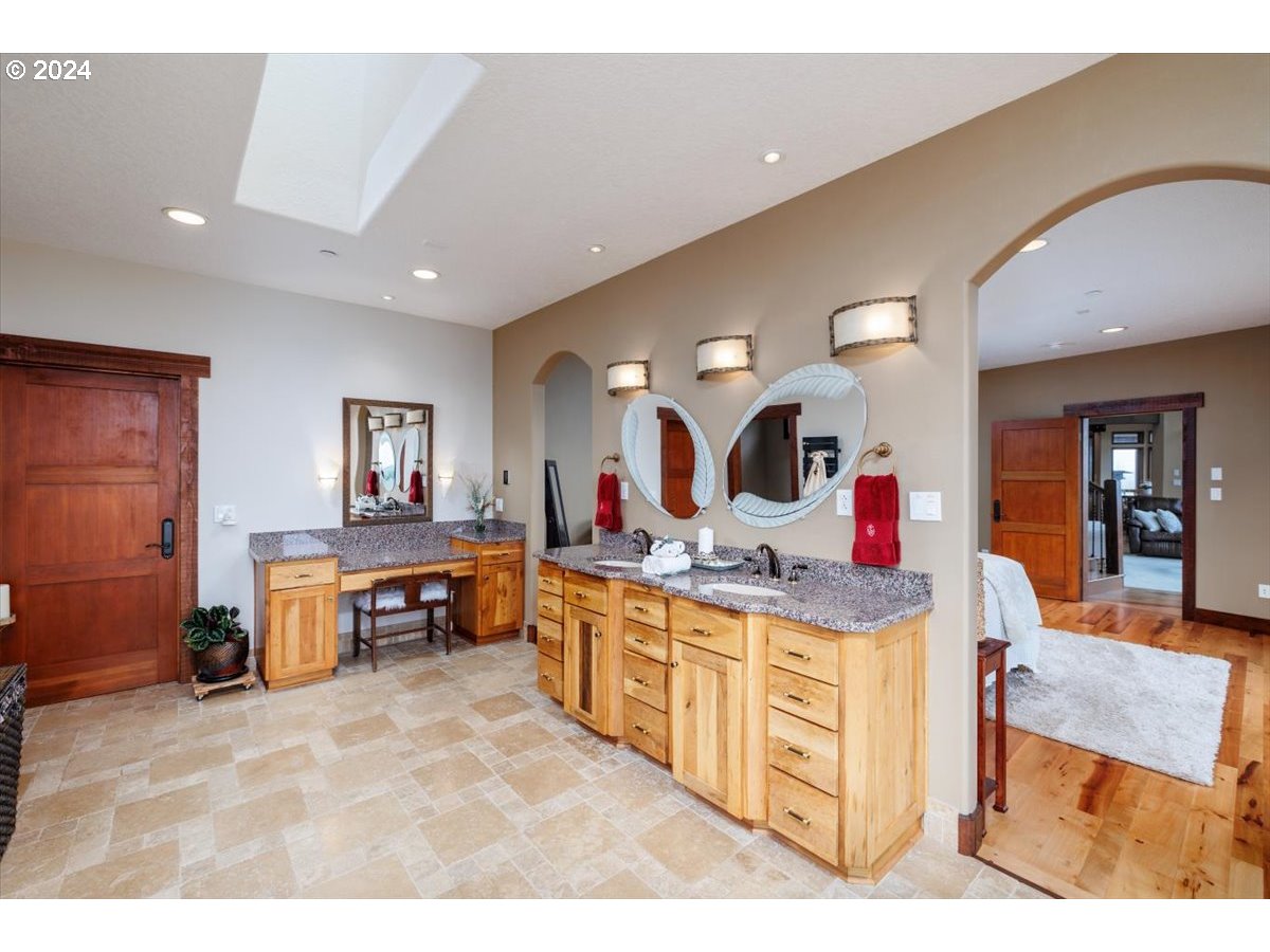 Newberg, Oregon 97132, United States, 4 Bedrooms Bedrooms, ,5 BathroomsBathrooms,Residential,Active,56980