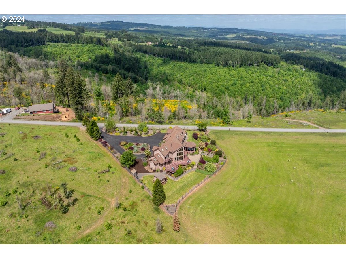 Newberg, Oregon 97132, United States, 4 Bedrooms Bedrooms, ,5 BathroomsBathrooms,Residential,Active,56980