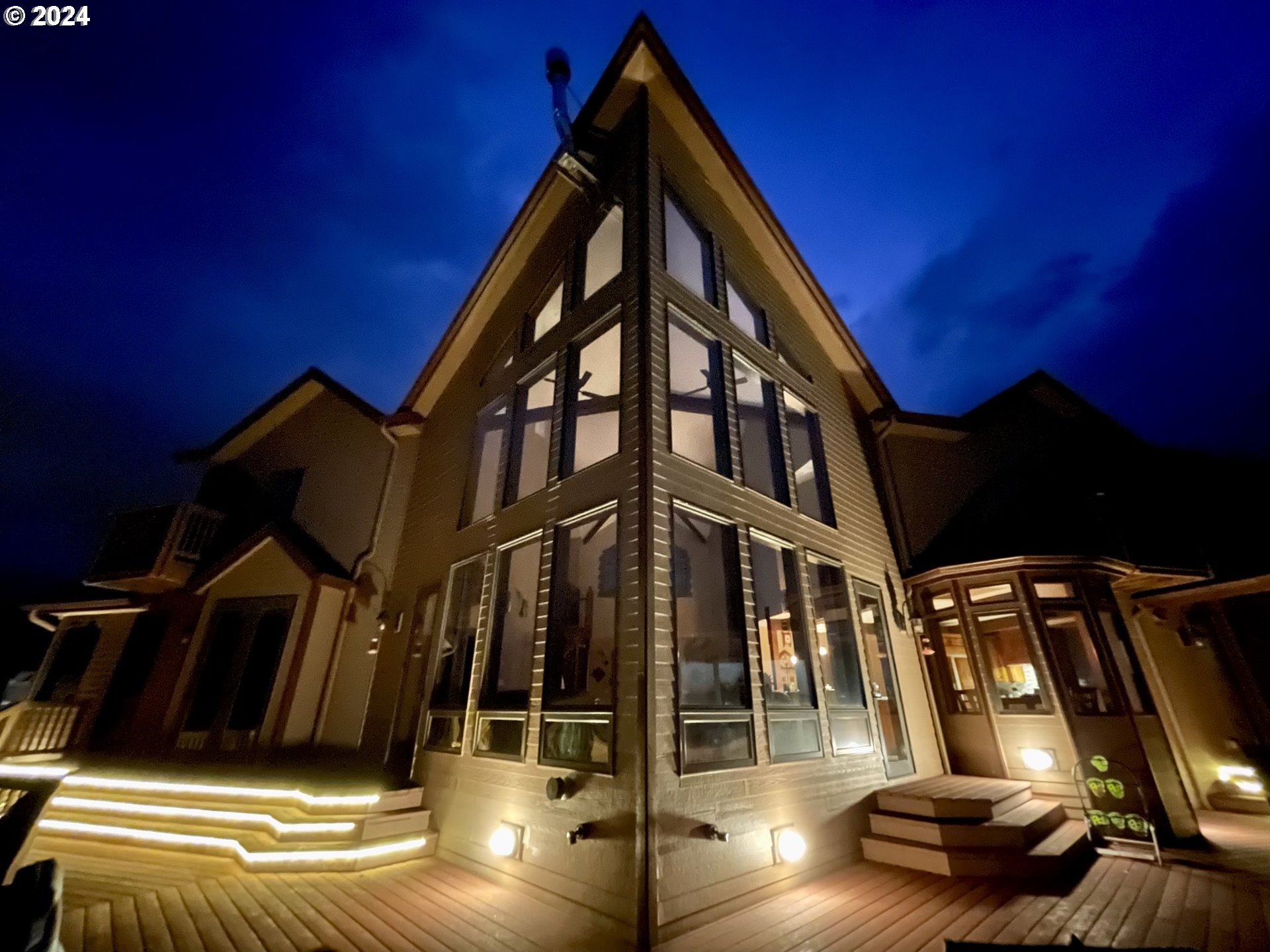 Newberg, Oregon 97132, United States, 4 Bedrooms Bedrooms, ,5 BathroomsBathrooms,Residential,Active,56980