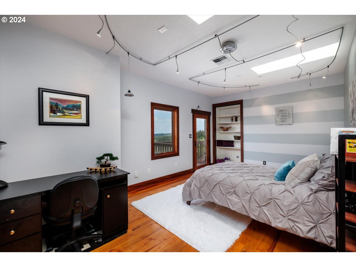 Newberg, Oregon 97132, United States, 4 Bedrooms Bedrooms, ,5 BathroomsBathrooms,Residential,Active,56980