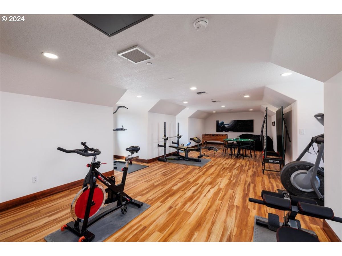 Newberg, Oregon 97132, United States, 4 Bedrooms Bedrooms, ,5 BathroomsBathrooms,Residential,Active,56980