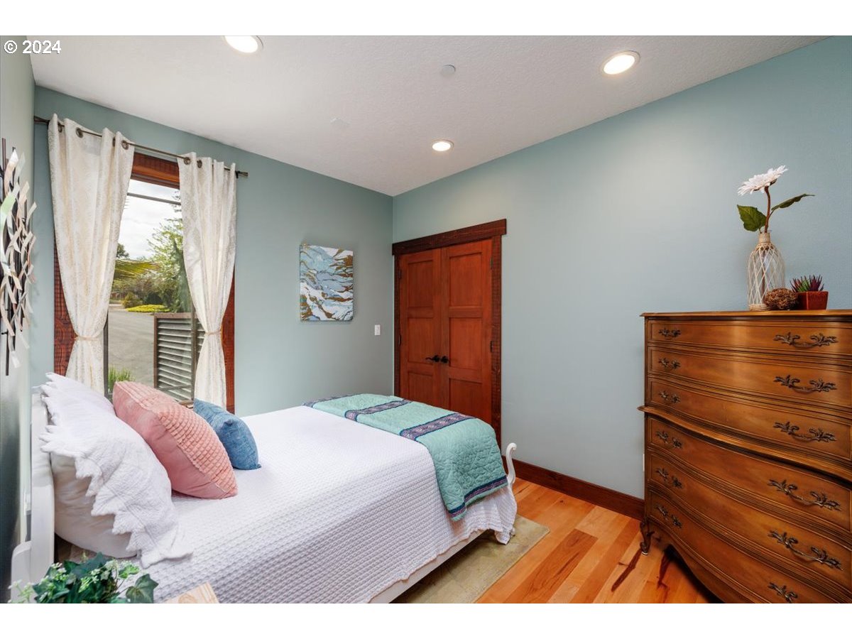 Newberg, Oregon 97132, United States, 4 Bedrooms Bedrooms, ,5 BathroomsBathrooms,Residential,Active,56980