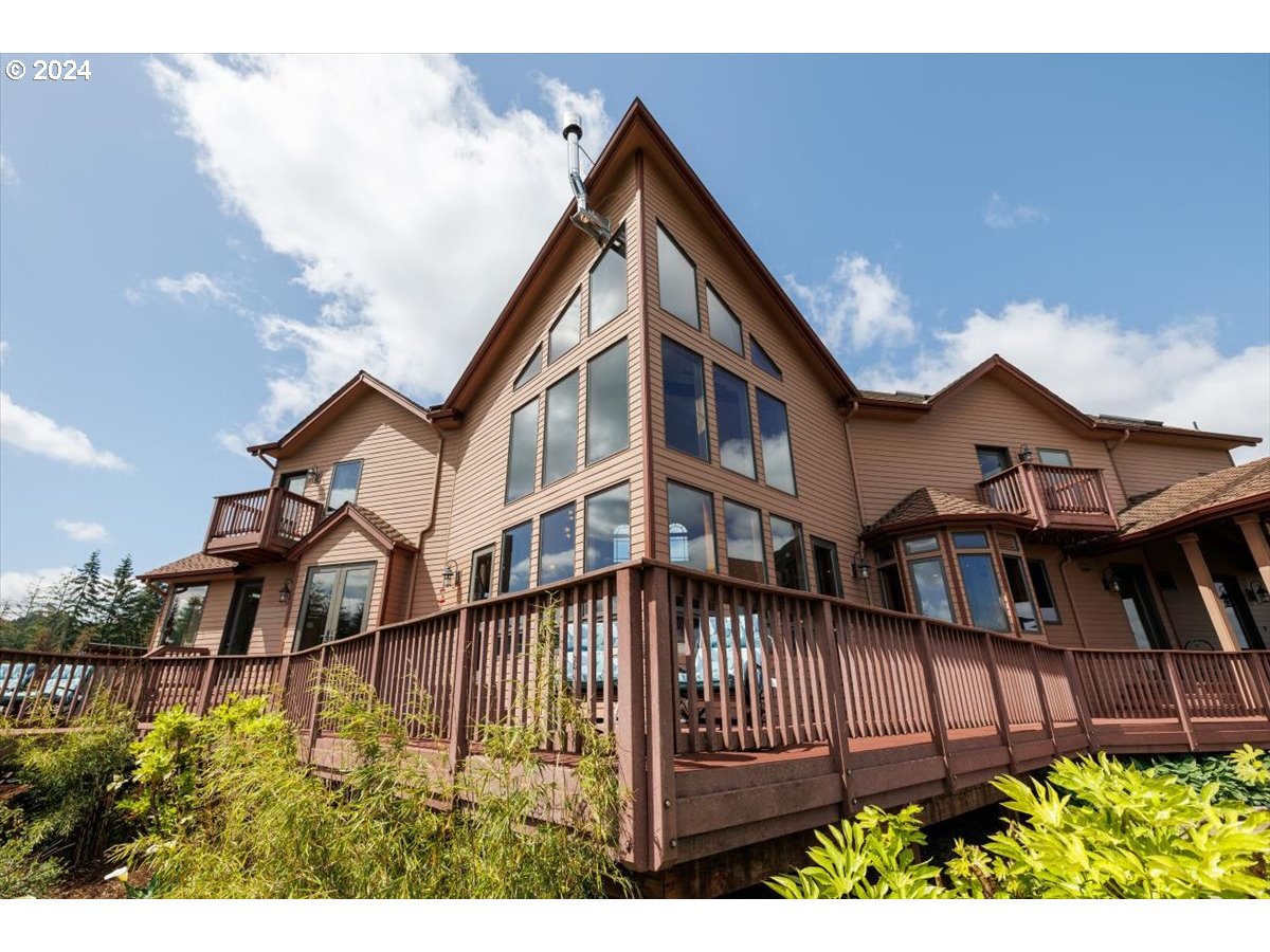 Newberg, Oregon 97132, United States, 4 Bedrooms Bedrooms, ,5 BathroomsBathrooms,Residential,Active,56980