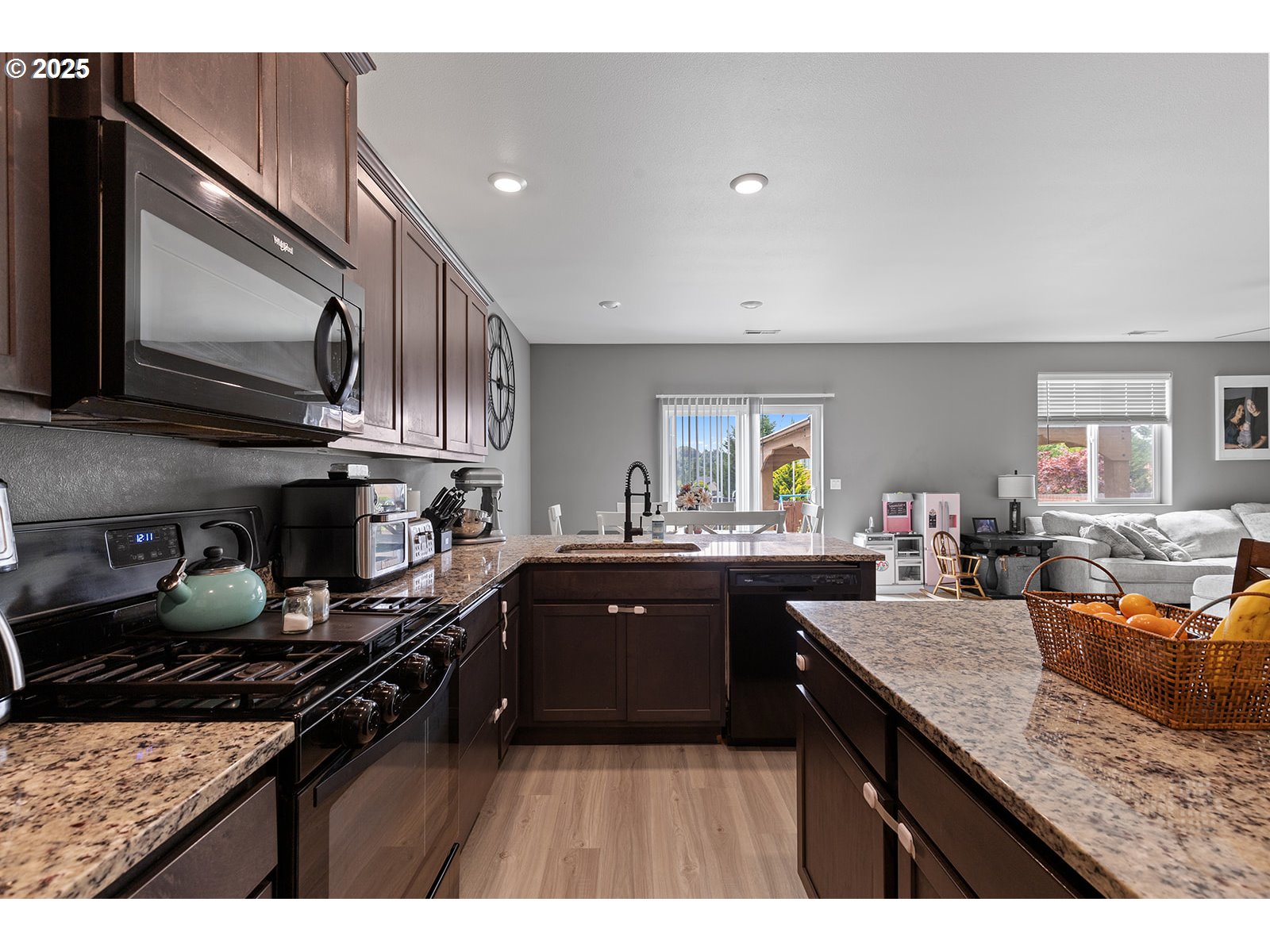 La Center, Washington 98629, United States, 5 Bedrooms Bedrooms, ,3 BathroomsBathrooms,Residential,Active,172192