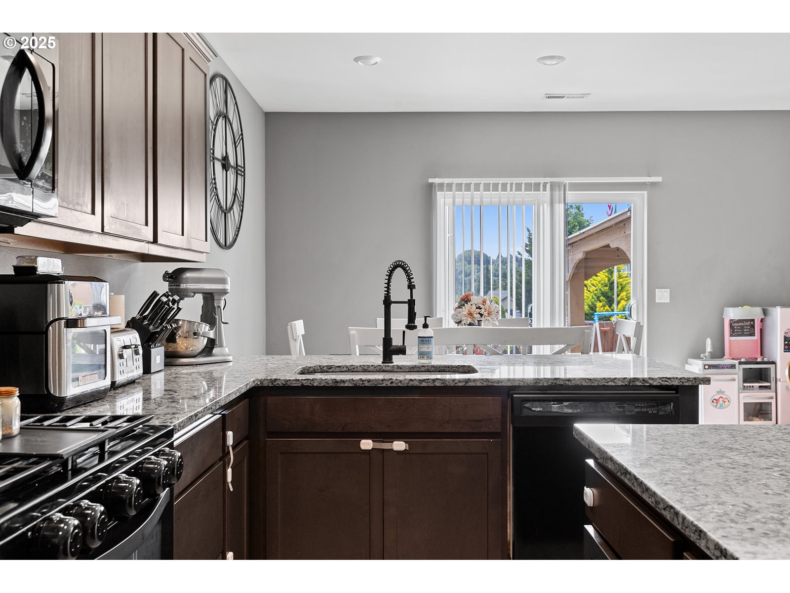 La Center, Washington 98629, United States, 5 Bedrooms Bedrooms, ,3 BathroomsBathrooms,Residential,Active,172192