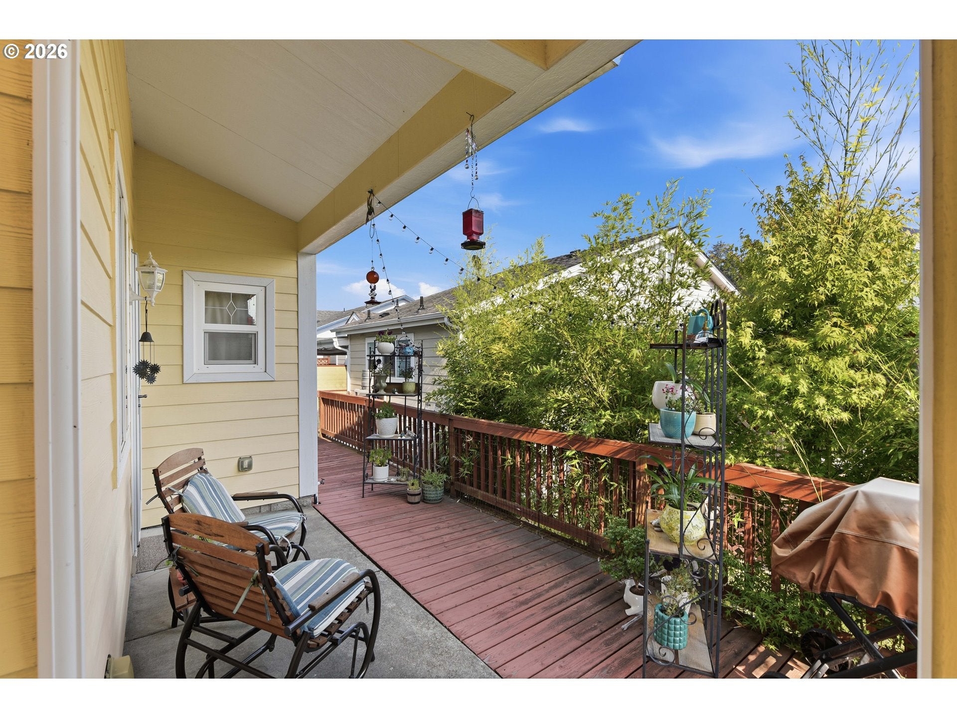10 PINE LN