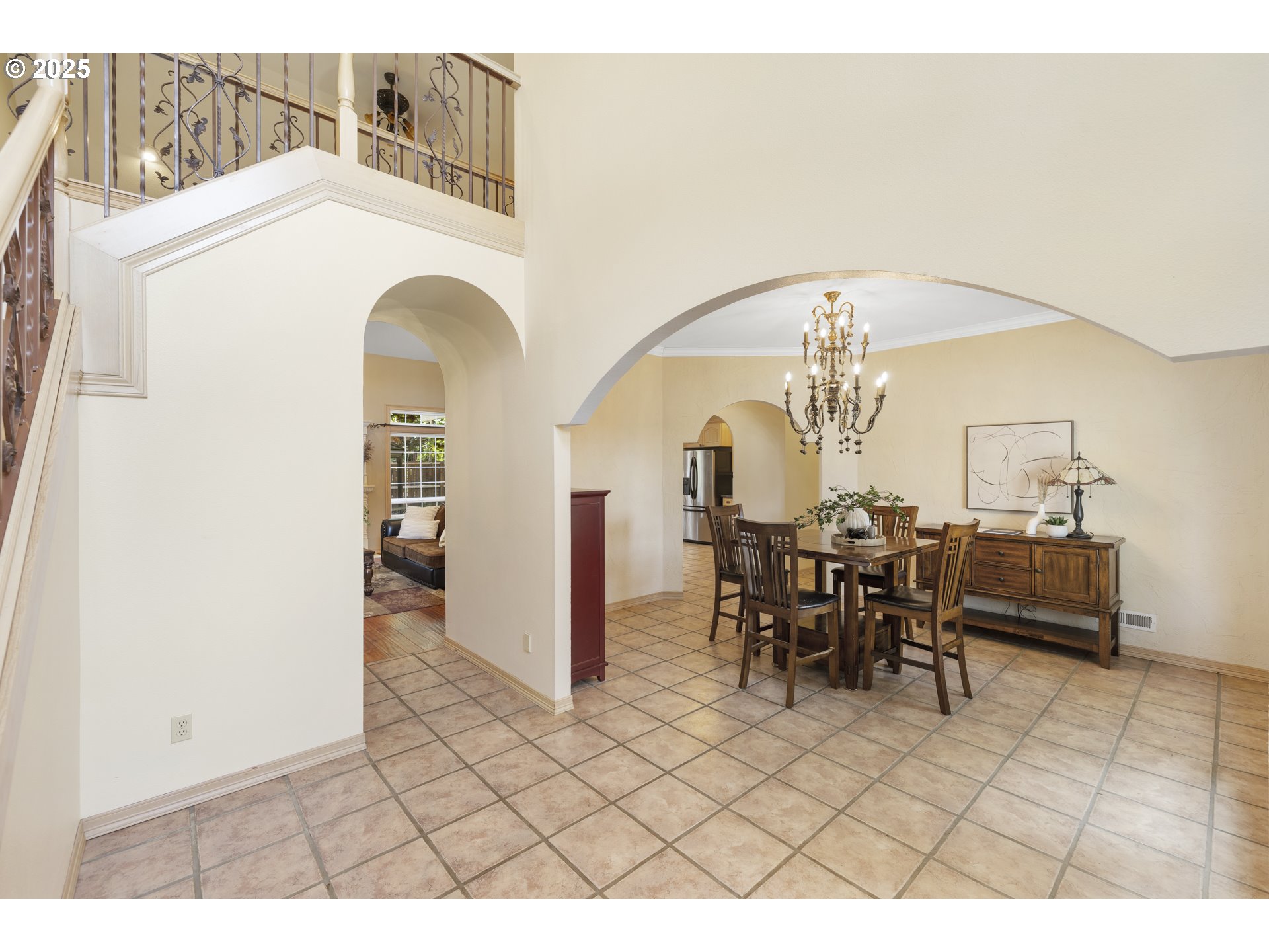 1252 E PIONEER LOOP