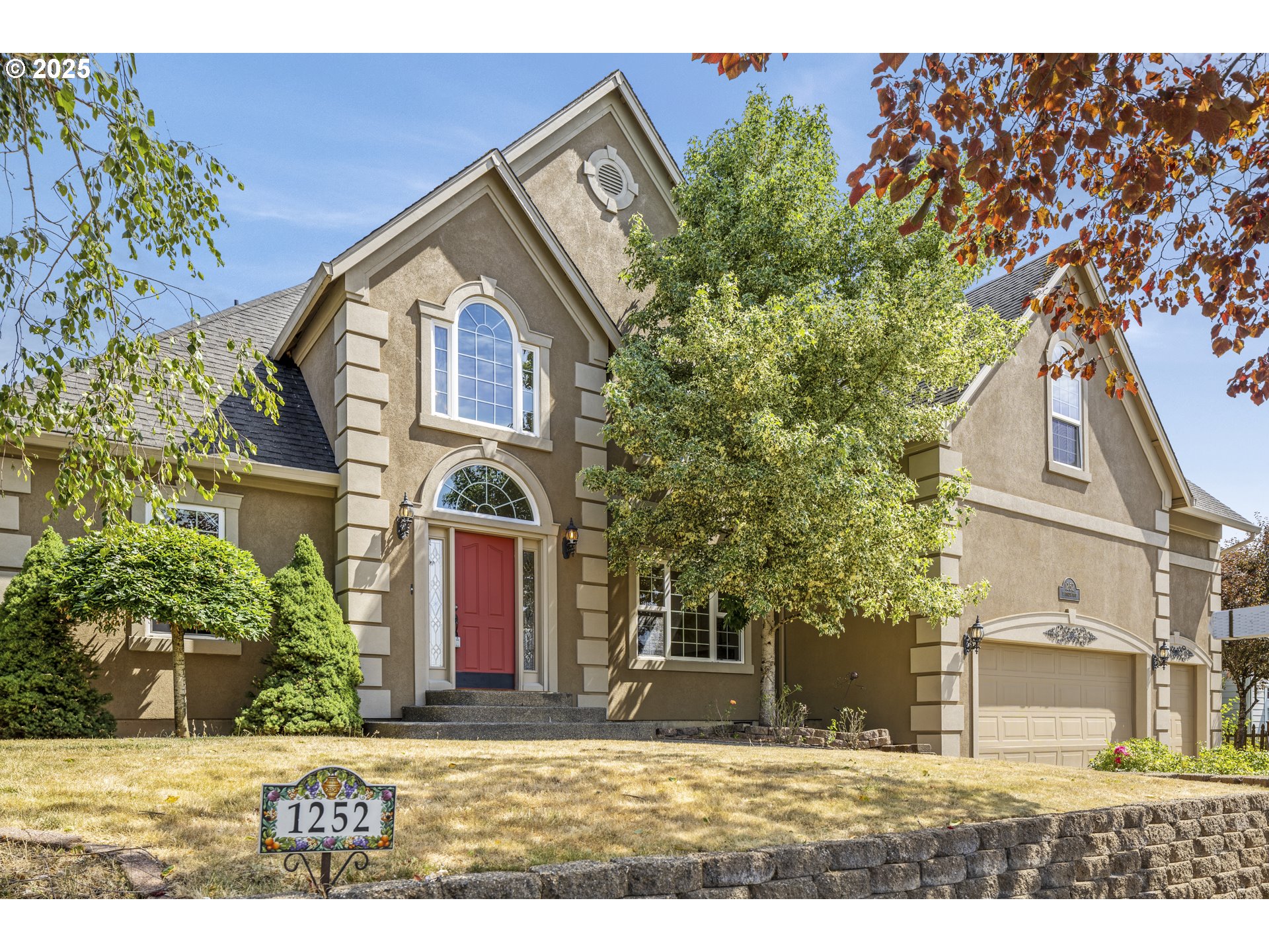 1252 E PIONEER LOOP