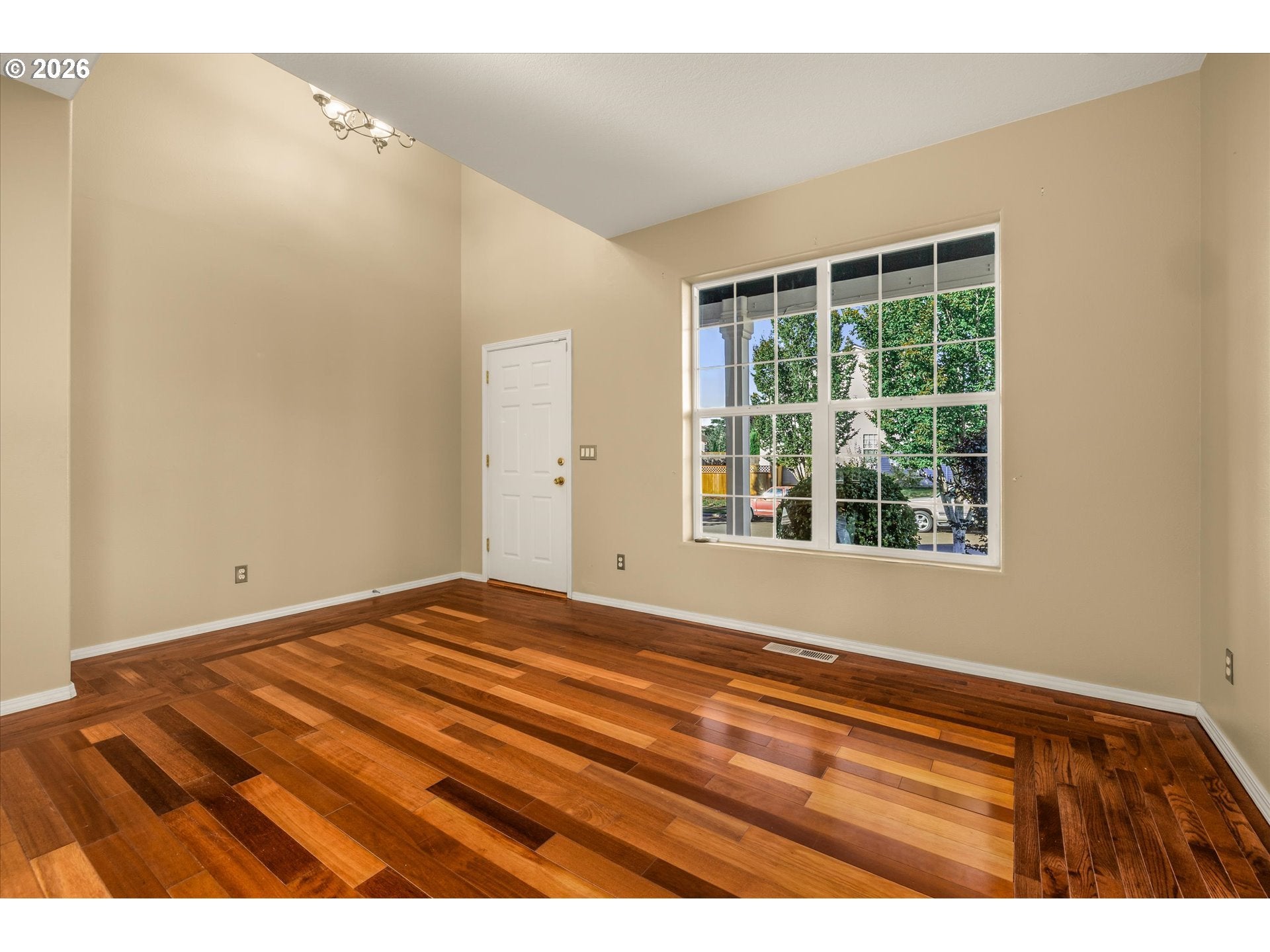 2548 EDGEWATER DR