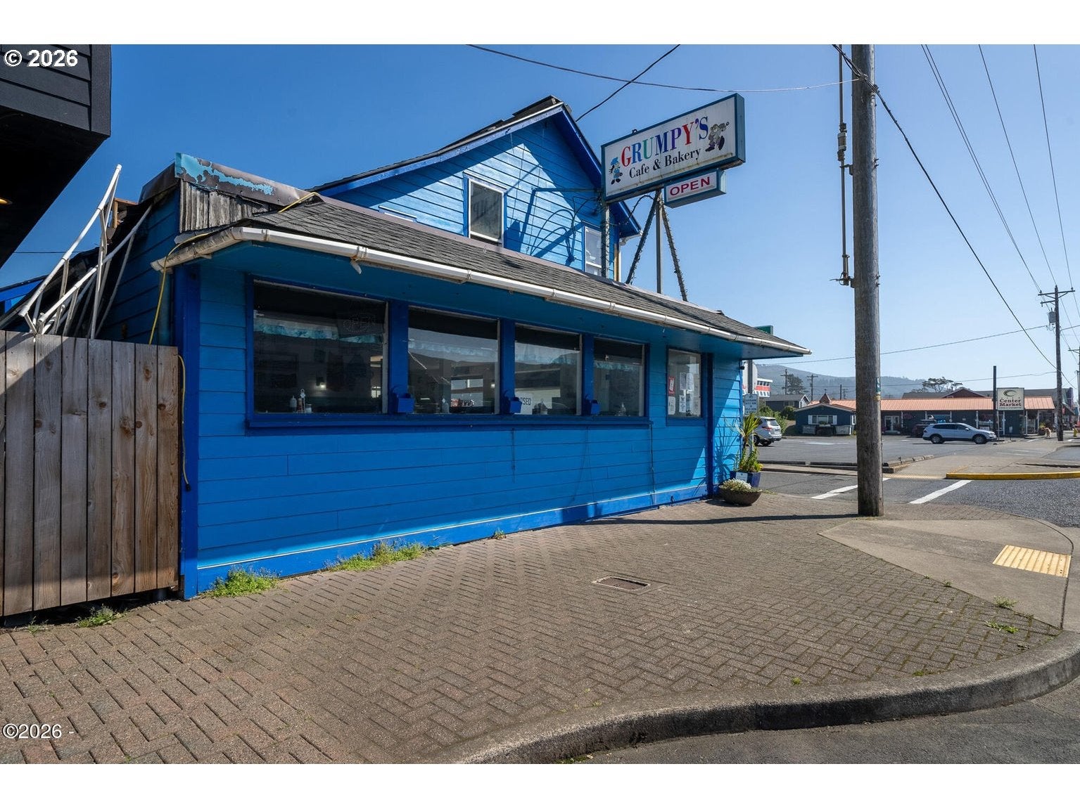 202 N HIGHWAY 101