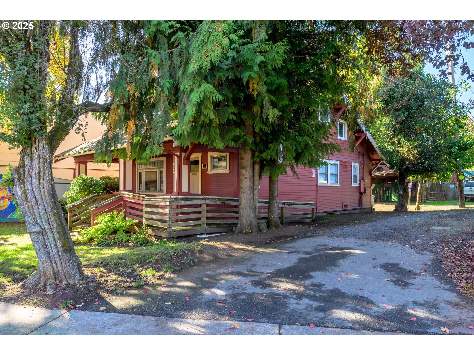 Eugene, Oregon 97402, United States, 4 Bedrooms Bedrooms, ,2 BathroomsBathrooms,Residential,Pending,231674