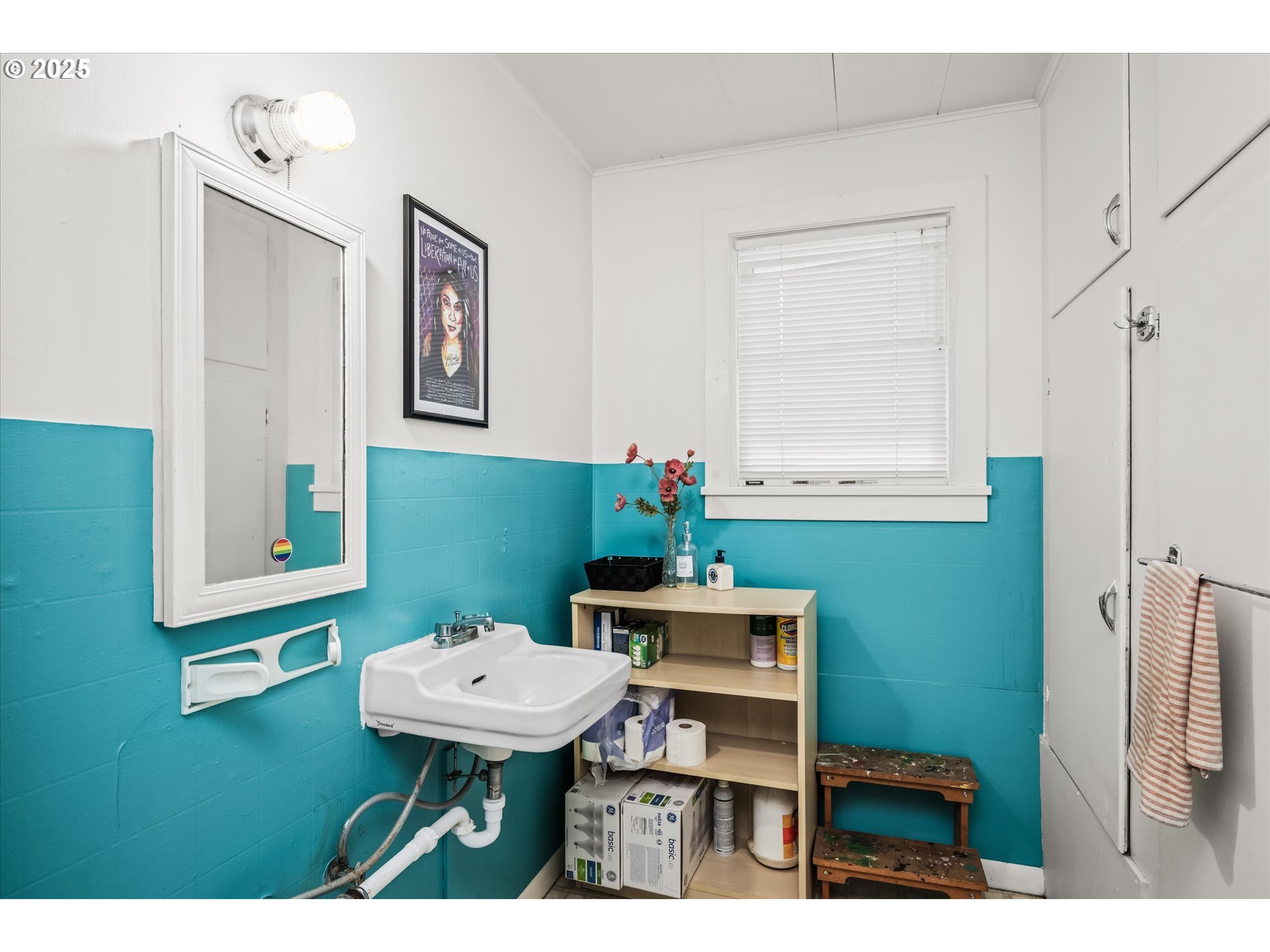 Eugene, Oregon 97402, United States, 4 Bedrooms Bedrooms, ,2 BathroomsBathrooms,Residential,Pending,231674