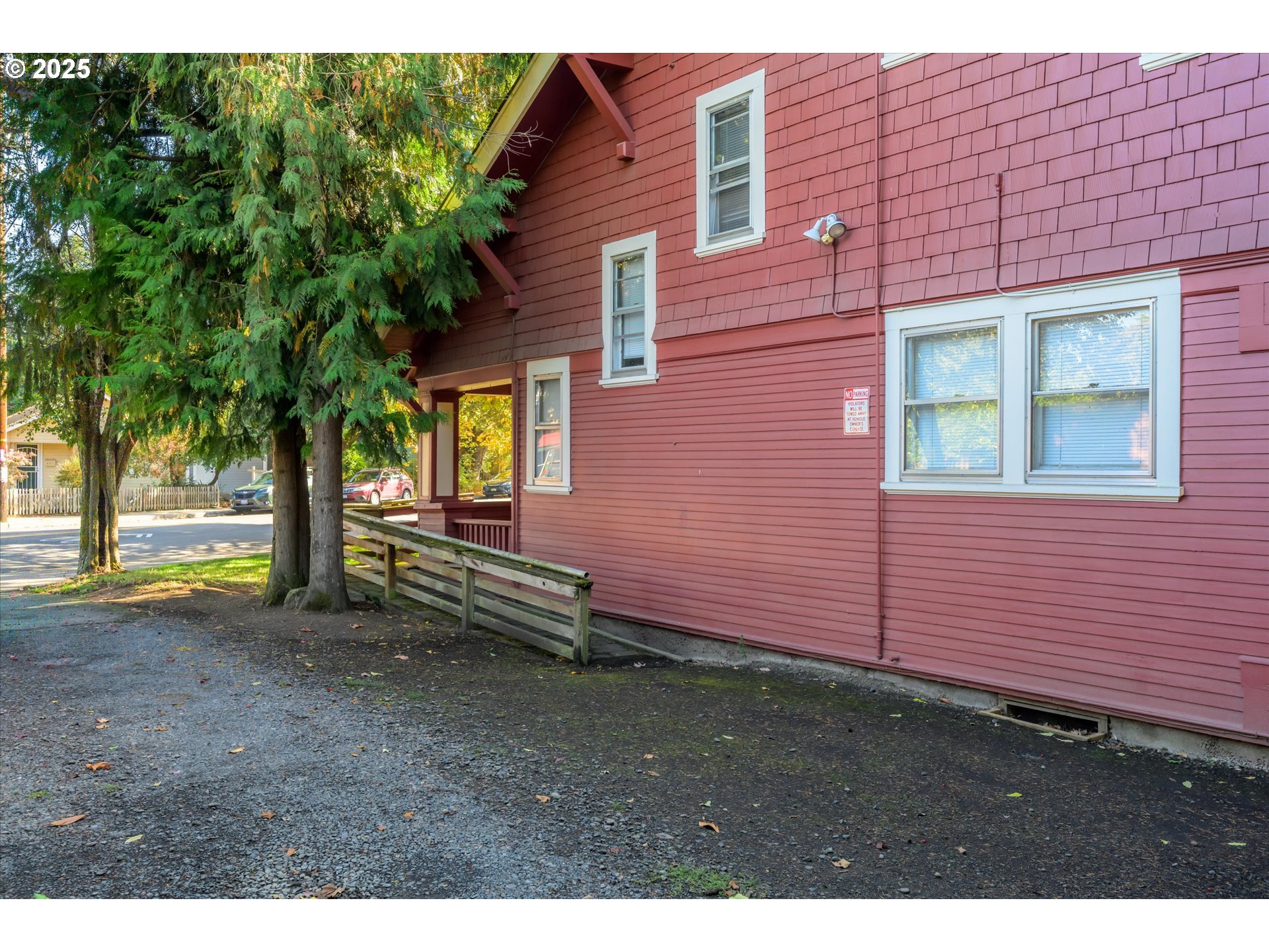 Eugene, Oregon 97402, United States, 4 Bedrooms Bedrooms, ,2 BathroomsBathrooms,Residential,Pending,231674