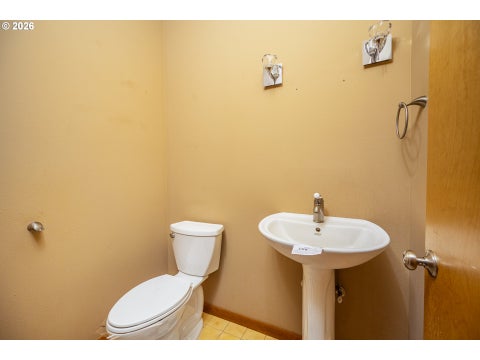 Tiny photo for 747 Holbrook Ln, Creswell, OR 97426 (MLS # 387589804)