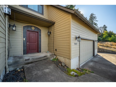Tiny photo for 747 Holbrook Ln, Creswell, OR 97426 (MLS # 387589804)