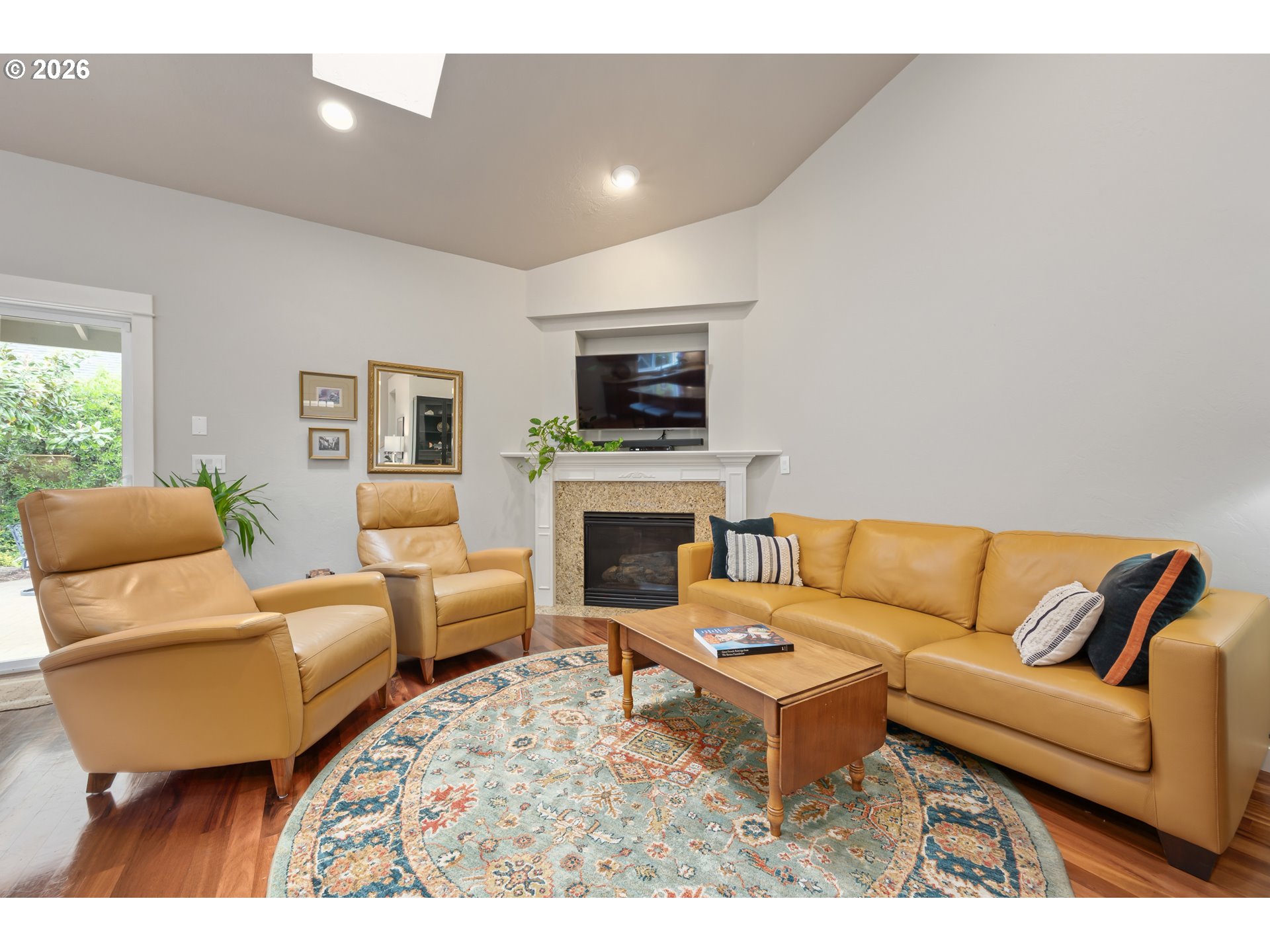 1333 BOND LN