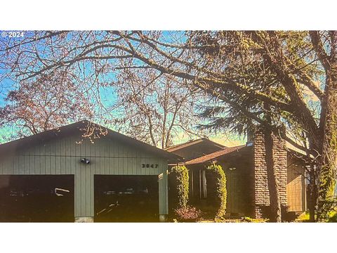 A home in Roseburg