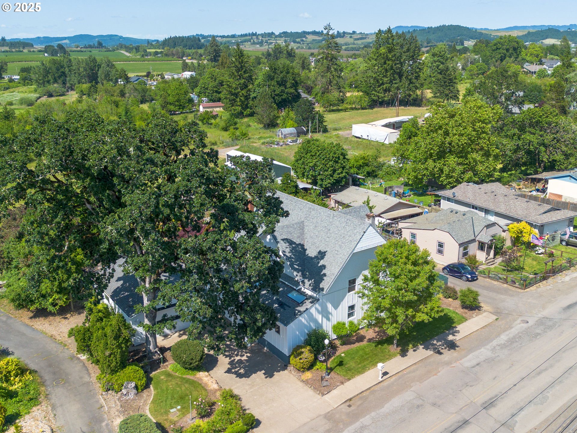 789 W MAIN ST
