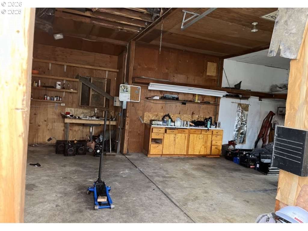shop next to1590 Ivy