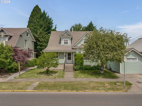 Photo of 715 NE 5th St, McMinnville, OR 97128 (MLS # 739787462)