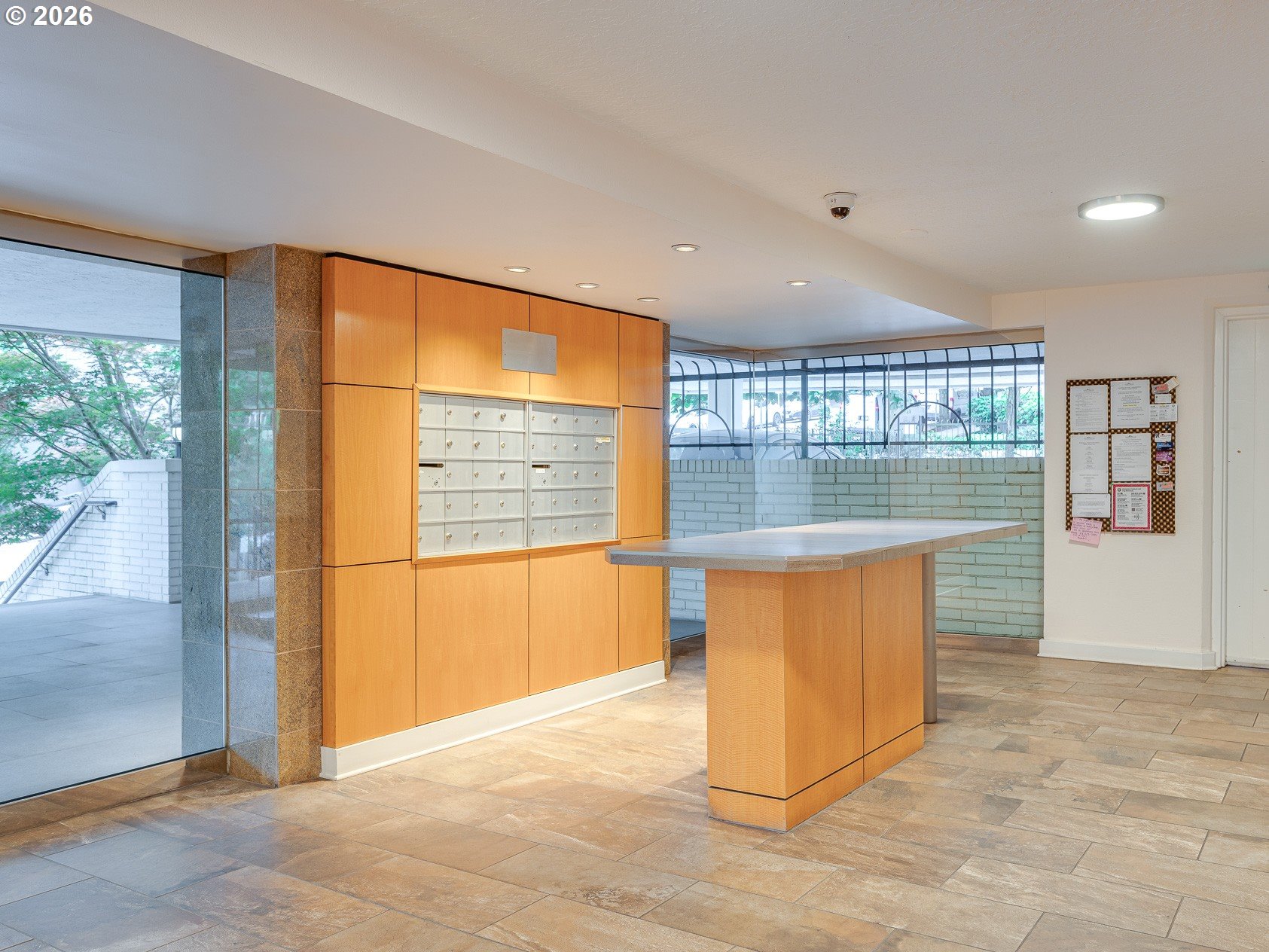 2211 SW PARK PL 102