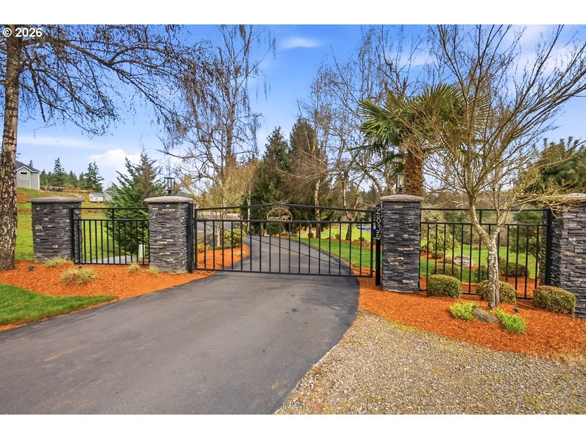 2835 SPRING HOLLOW LN