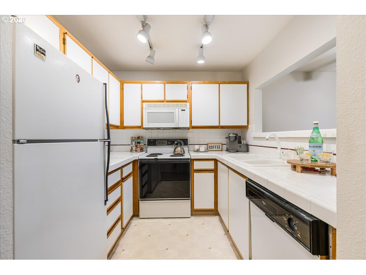 20120 LARKSPUR LN 85