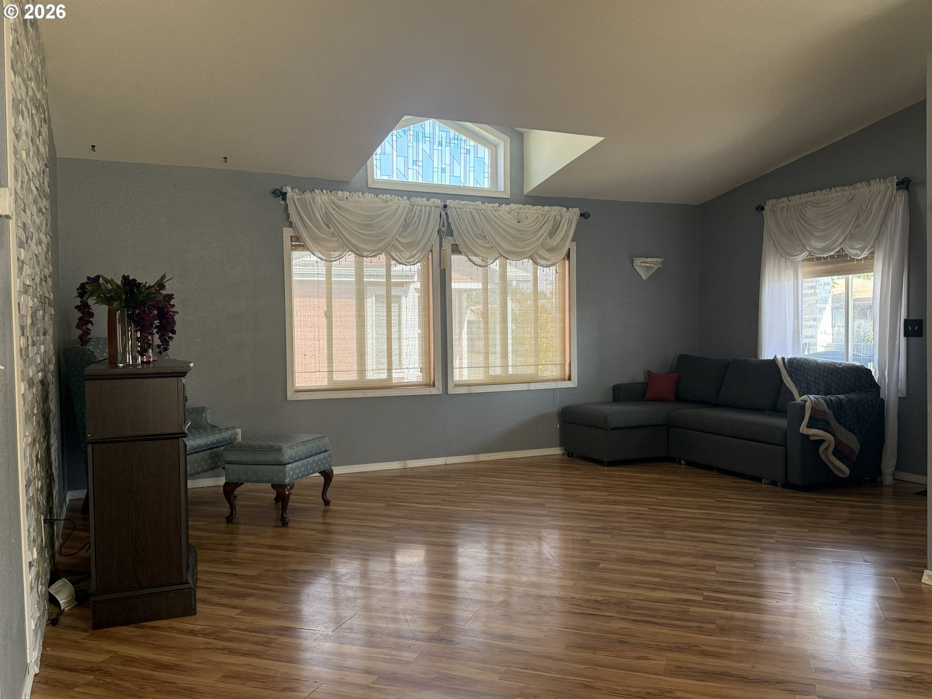 910 COWL ST 52