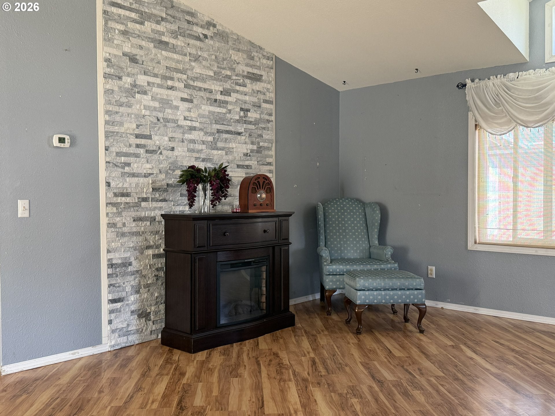 910 COWL ST 52