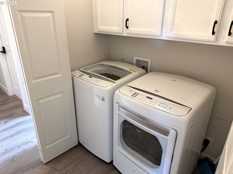 Tiny photo for 76705 Hazeldell Ct, Oakridge, OR 97463 (MLS # 285969722)